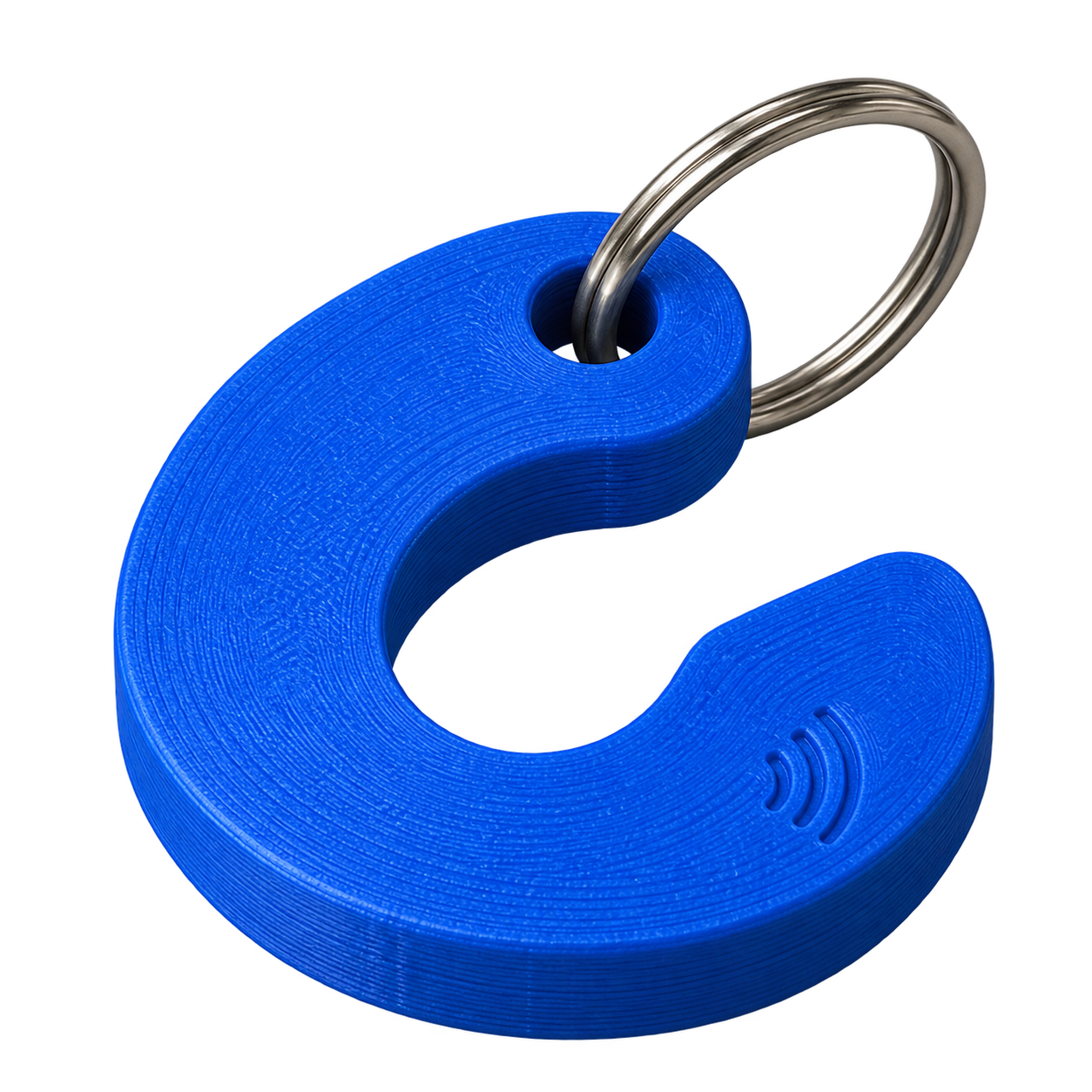 Konceptvisualisering af en blå C-formet nøglering med metalring og NFC-symbol.